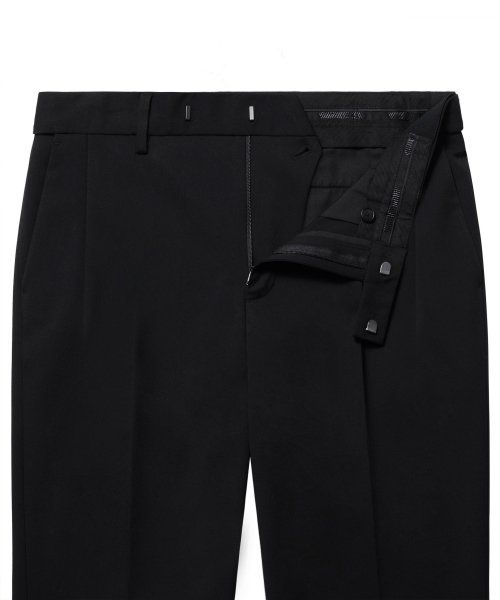 Lookbook MUSINSA STANDARD 宽松隐藏束带九分裤 [黑色] MM0PS0Z36-BK