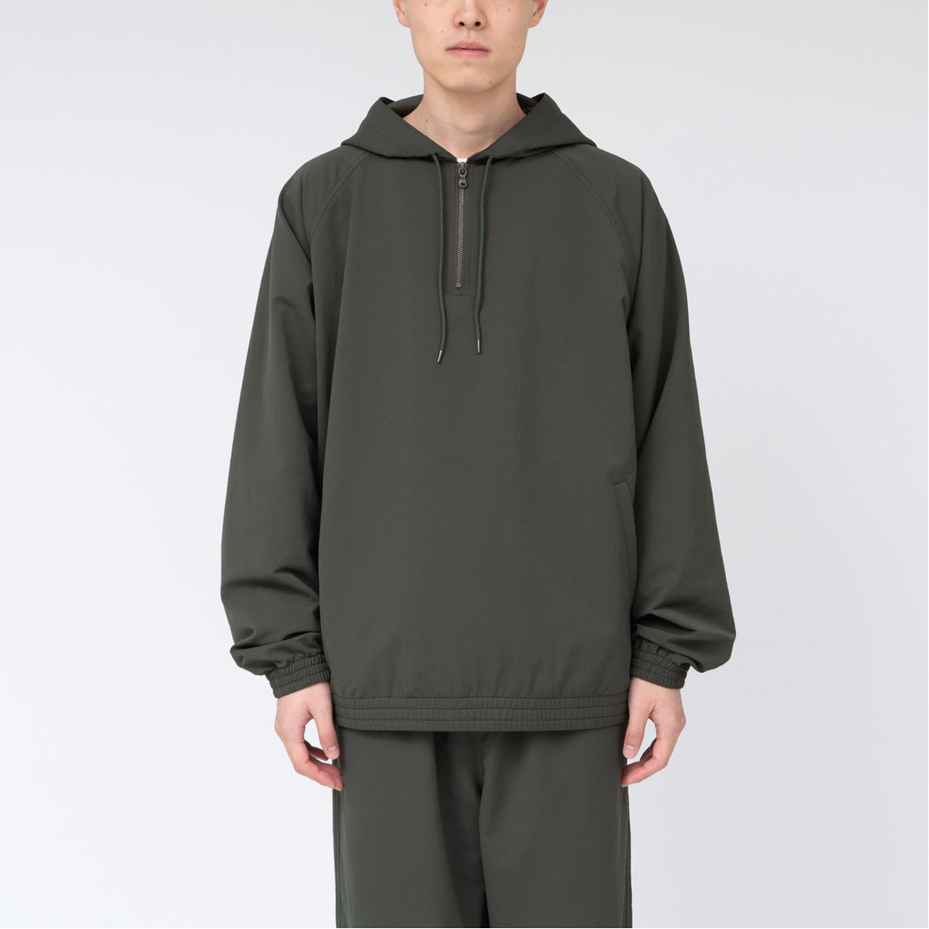 Shop Nanamica FW24 橄榄绿半拉链连帽衫带弹性抽绳下摆 S24FA041-OL