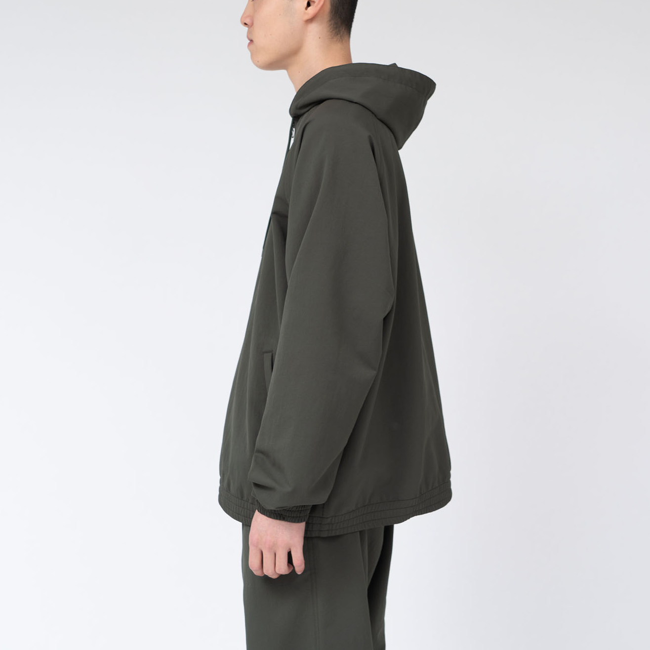 Purchase Nanamica FW24 橄榄绿半拉链连帽衫带弹性抽绳下摆 S24FA041-OL