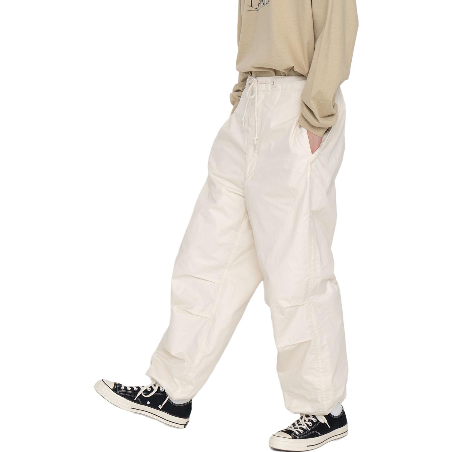 Sizing Nanamica 純色直筒抽繩休閒長褲 男女款。 SUCF360