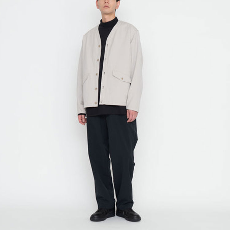 Lookbook Nanamica SS24 V領寬鬆版長袖外套。 SUHF359U
