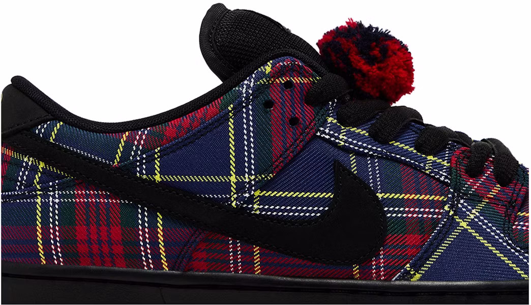 Nardwuar x Nike SB Dunk Low 苏格兰帽滑板鞋 II1493-600 Lookbook Nardwuar x Nike SB Dunk Low 苏格兰帽滑板鞋 II1493-600