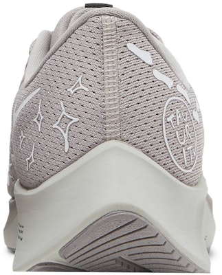 ネイサン・ベル × ナイキ エア ズーム ペガサス 38 "魔法の場所へ" DM1610-001 Sizing ネイサン・ベル × ナイキ エア ズーム ペガサス 38 "魔法の場所へ" DM1610-001