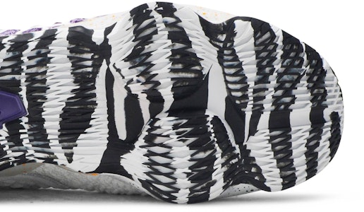 NBA 2K20 x Nike LeBron 17 'Bron 2K 季后赛' 限量版游戏鞋 BQ3177-101 Purchase NBA 2K20 x Nike LeBron 17 'Bron 2K 季后赛' 限量版游戏鞋 BQ3177-101