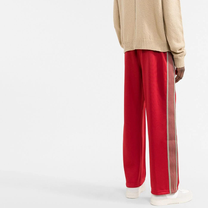 Shop Needles 側條紋運動長褲 紅色. KP220