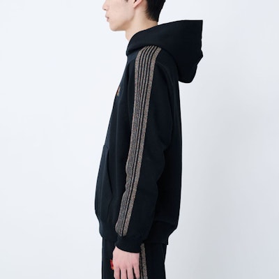 Needles x STUDIOUS 刺繡蝴蝶條紋黑色衛衣 (男款)。 MR450 Purchase Needles x STUDIOUS 刺繡蝴蝶條紋黑色衛衣 (男款)。 MR450