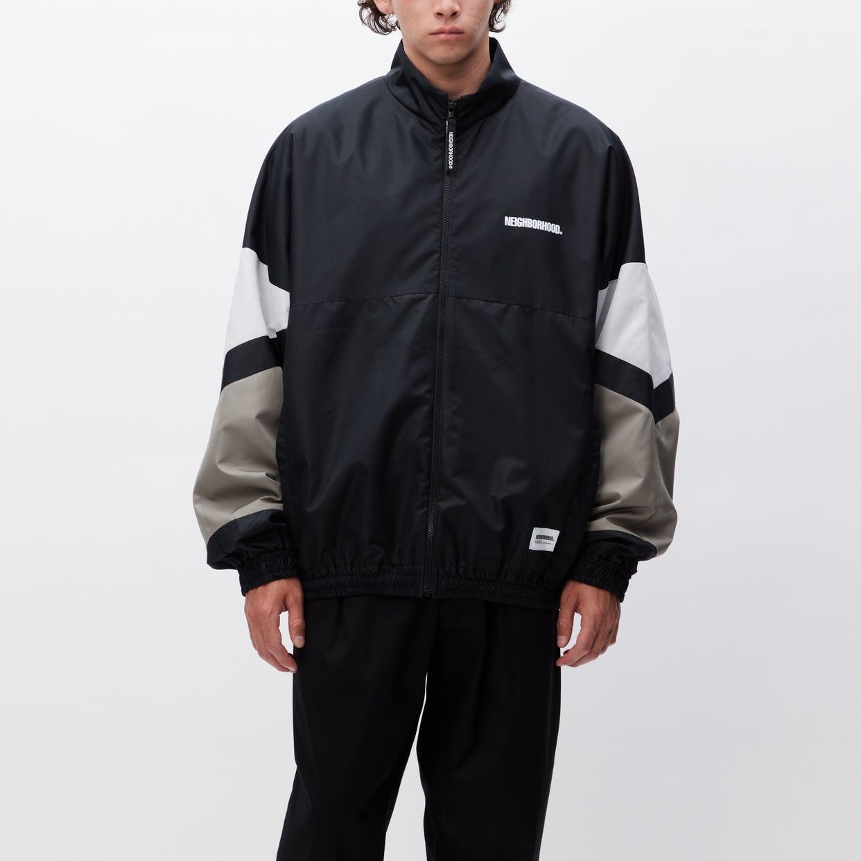 Lookbook NEIGHBORHOOD 字母印花拼色運動外套. 232AQNH-JKM01