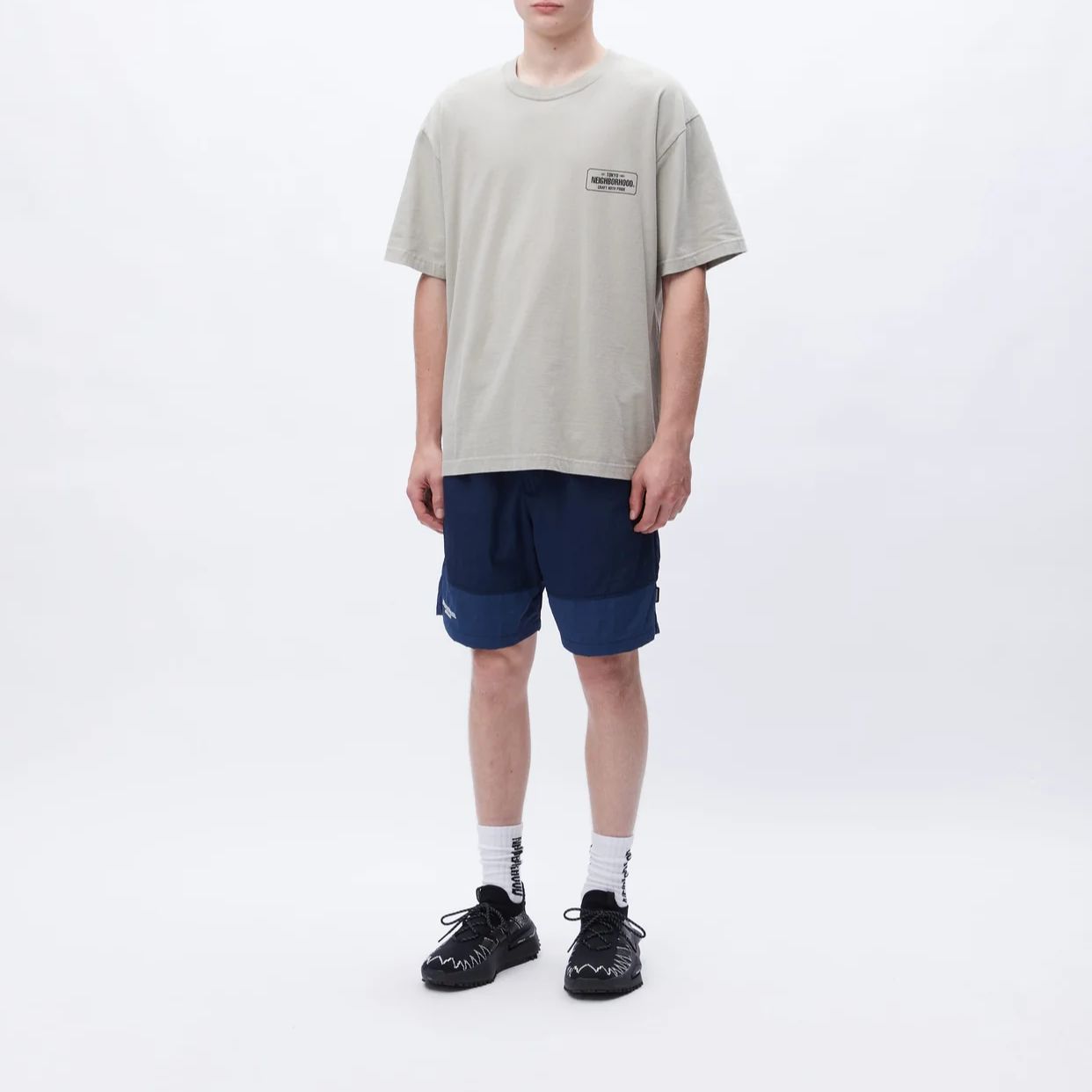 Purchase 네이버후드 컬러블록 로고 프린트 남성 미드웨이스트 릴렉스핏 반바지 231TSNH-PTM03