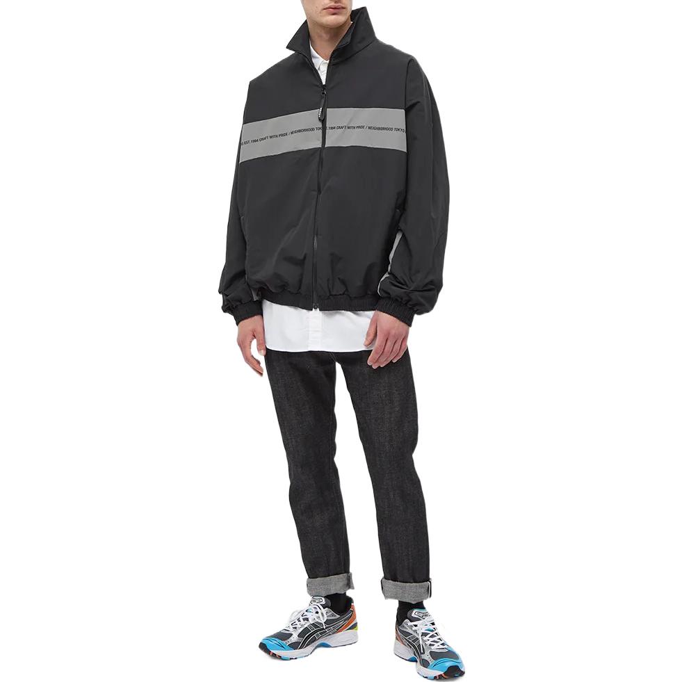 Lookbook Chaqueta Negra Hombre NEIGHBORHOOD FW22 Colorblock Cuello Alto Manga Larga. 212AQNH-JKM04-BK