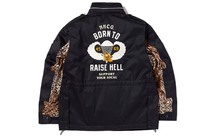 Lookbook Chaqueta Negra con Cremallera y Cuello Alto NEIGHBORHOOD FW22 Graphic Abrigo. 222AQNH-JKM02