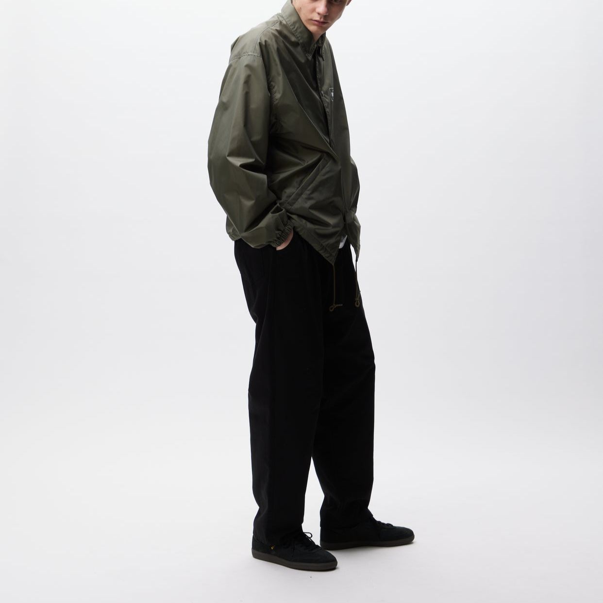 Details for 네이버후드 SS24 솔리드 테이퍼드 포켓 루즈핏 캐주얼 팬츠 241YTNH-PTM05