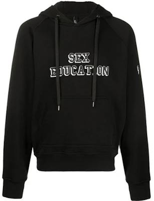 Neil Barrett Hoodie Oversized Grafik Huruf Hitam PBJS599SN511S2361 Buy Neil Barrett Hoodie Oversized Grafik Huruf Hitam PBJS599SN511S2361