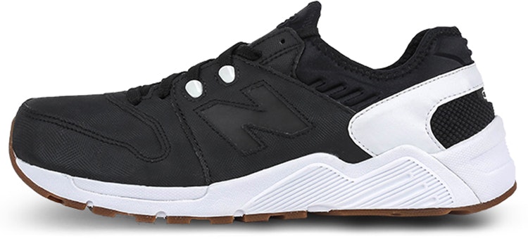 new-balance-009-lifestyle-black-white