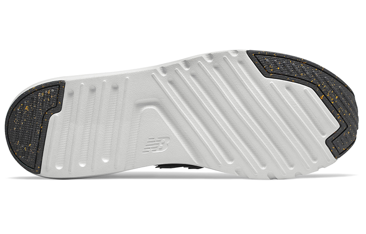 Shop New Balance 009 Serie Negra MS009OB1