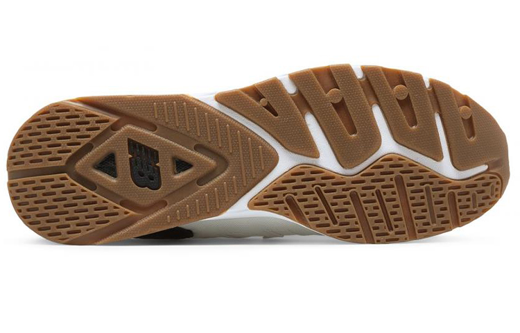 Shop ニューバランス 009 ホワイト/ブラック ML009UTW