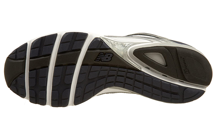 Shop ニューバランス1200 シルバーホワイト/ブラック MW1200WN