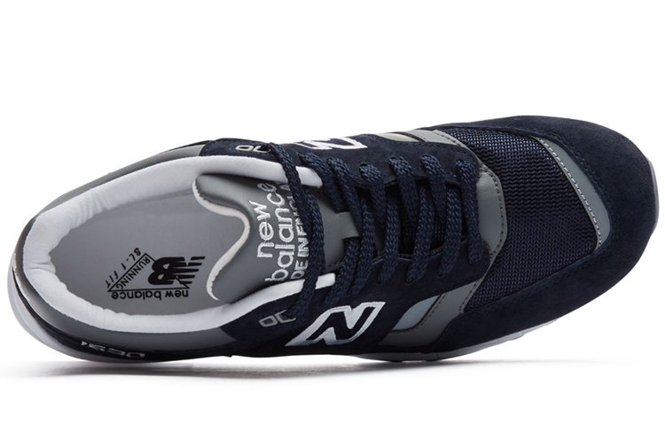 Shop New Balance 1530系列 復古運動跑步鞋 深藍灰 D寬