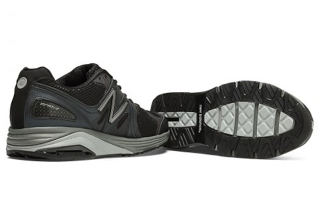 New Balance 1540 v2 /Perak 'Hitam' M1540BK2 Shop New Balance 1540 v2 /Perak 'Hitam' M1540BK2