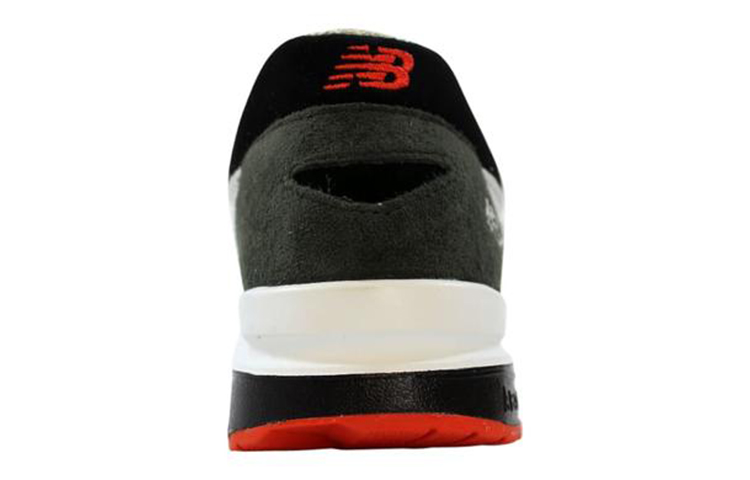 Lookbook New Balance 1600 Luces de Papel CM1600RA