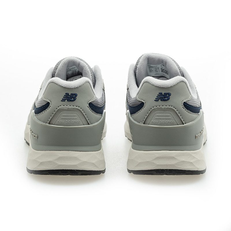Lookbook New Balance 1880 Retro Sneakers Gray Plain Surface U188W3U2