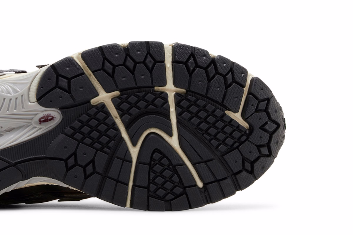 New Balance 1906A 'Silver Gold Metallic'