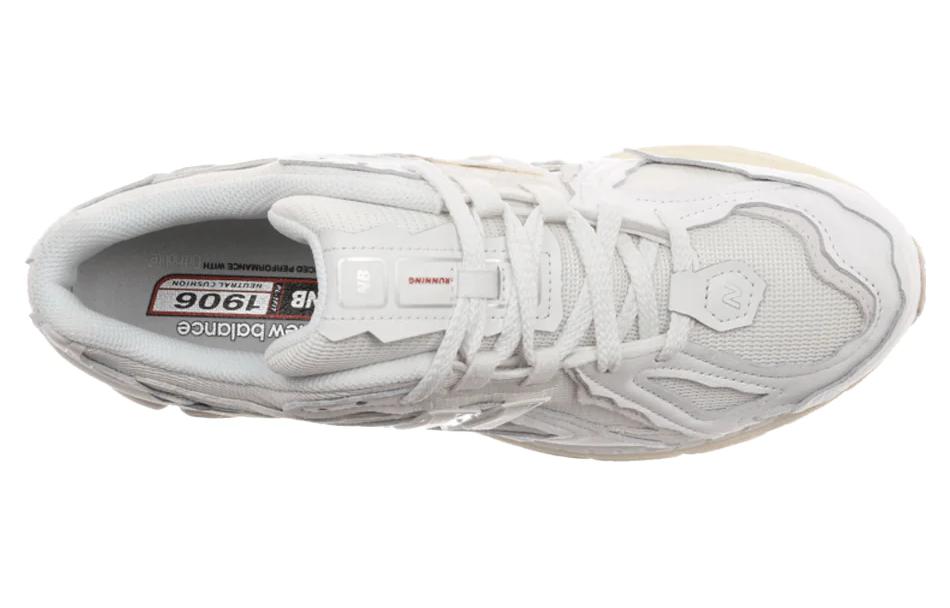 Shop New Balance 1906D「保護包 - 白色斑鳩」M1906DE