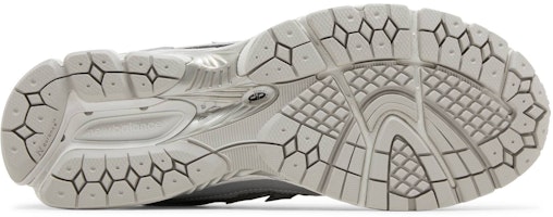 New Balance 1906D 'Protection Pack - Perak Metalik' M1906DH Shop New Balance 1906D 'Protection Pack - Perak Metalik' M1906DH