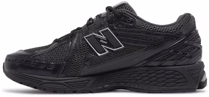 Shop New Balance 1906R '黑色金屬' M1906RJB