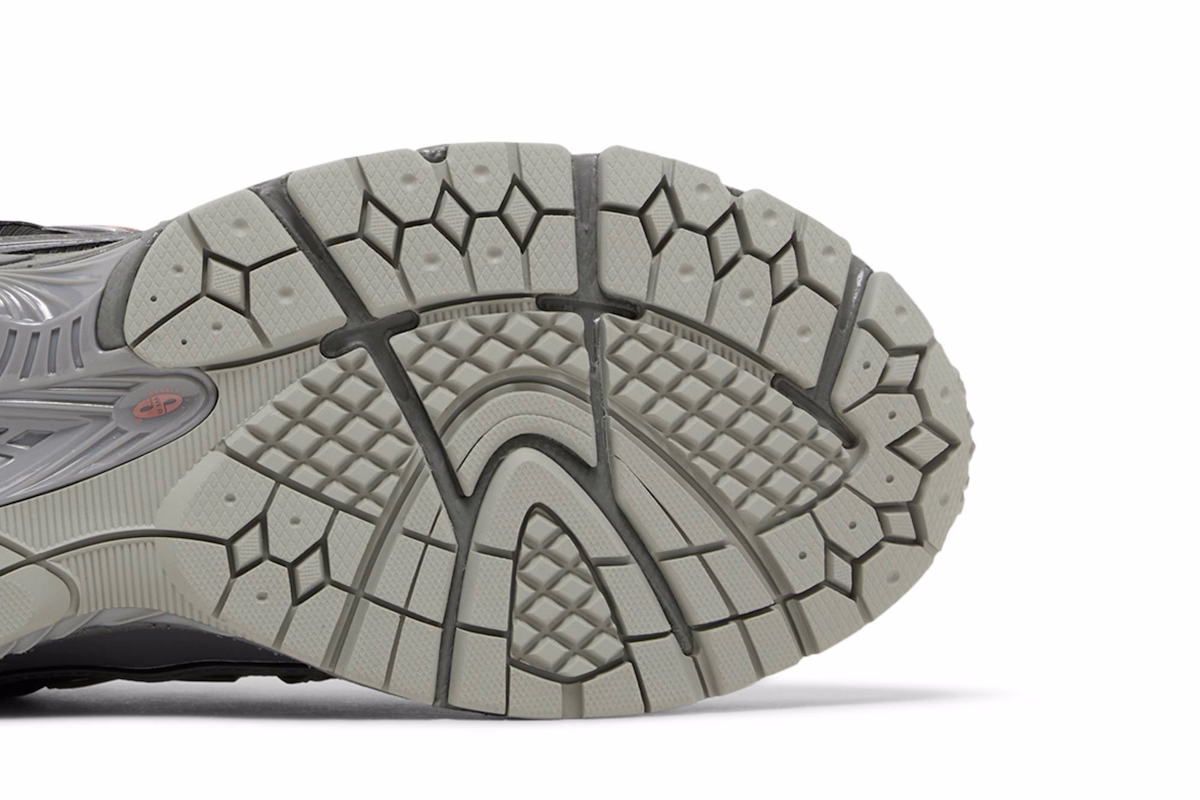 New Balance 1906R 'Black Pink Moon' M1906RHC