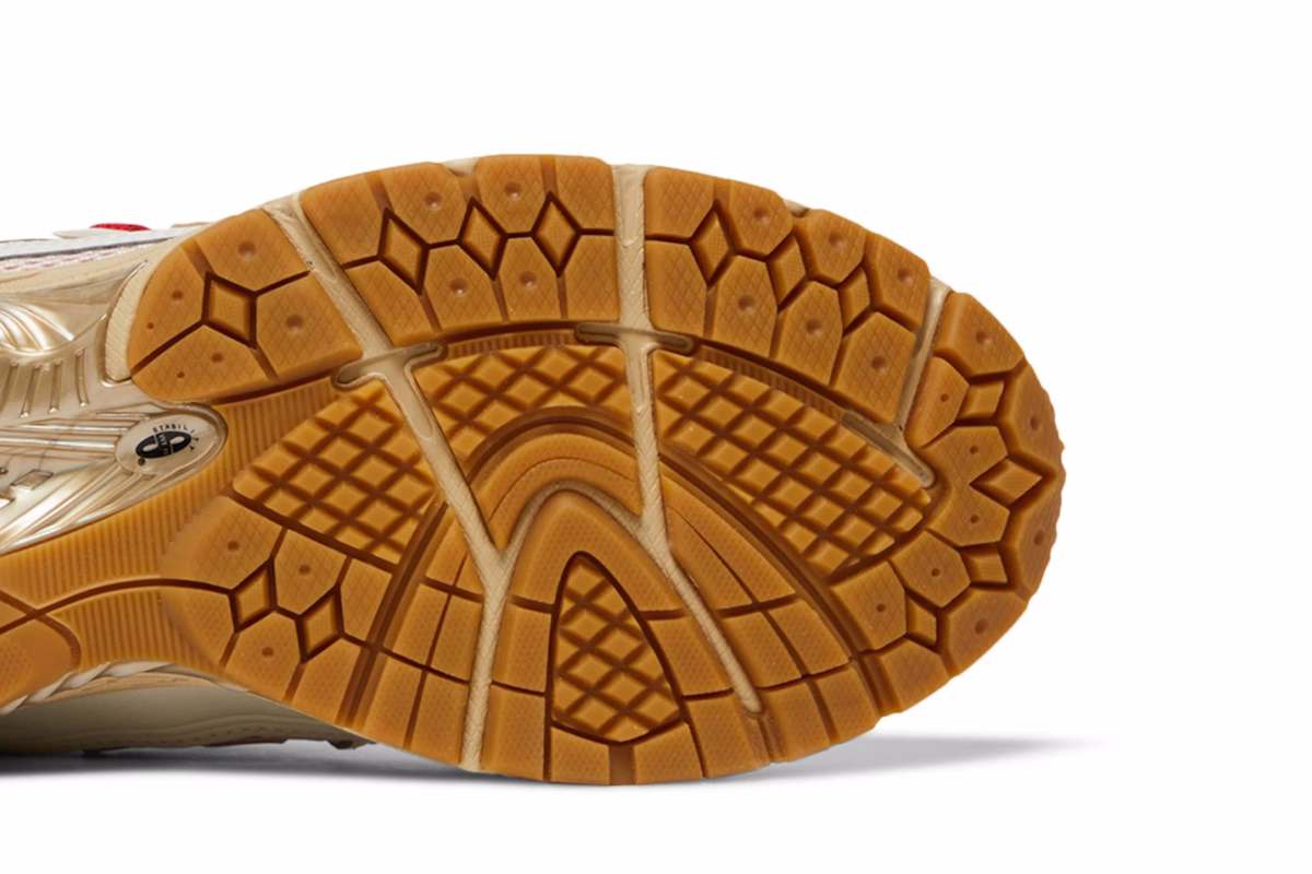 New Balance 1906R 'Sea Salt True Red' M1906RO