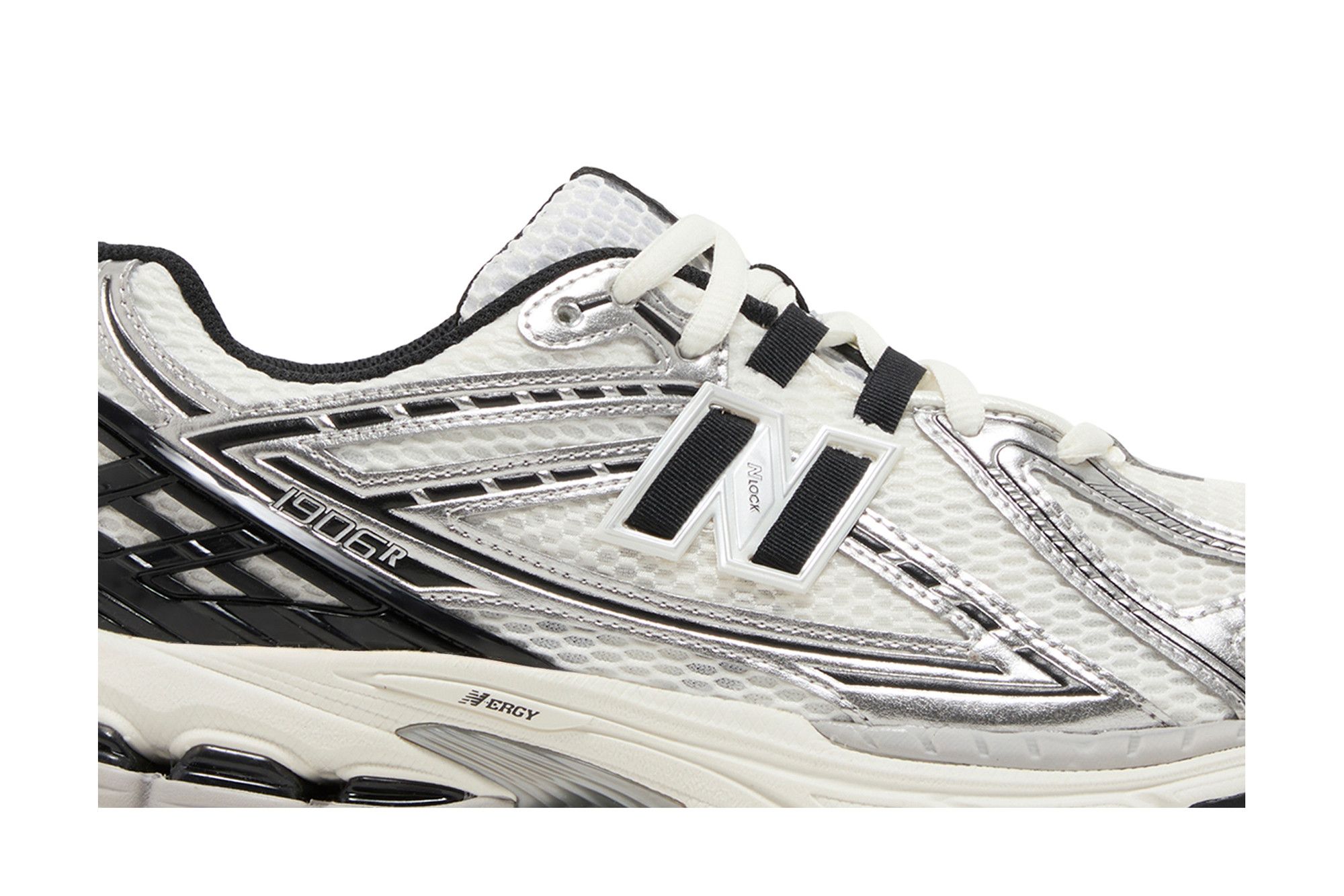 Lookbook New Balance 1906R 'Silver Metallic Black' M1906RER