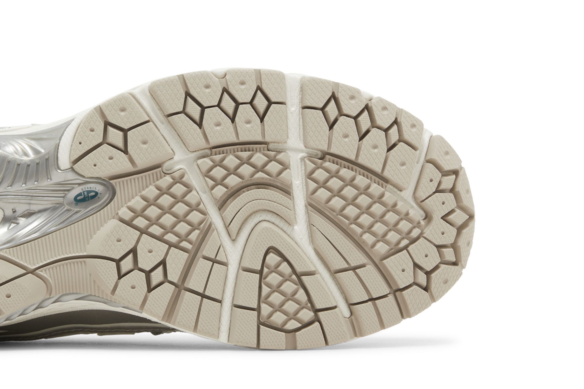 Sizing New Balance 1906R 'Plateado Metálico Crema' M1906REE