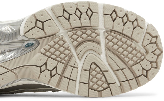 New Balance 1906R 'Plateado Metálico Crema' M1906REE Sizing New Balance 1906R 'Plateado Metálico Crema' M1906REE