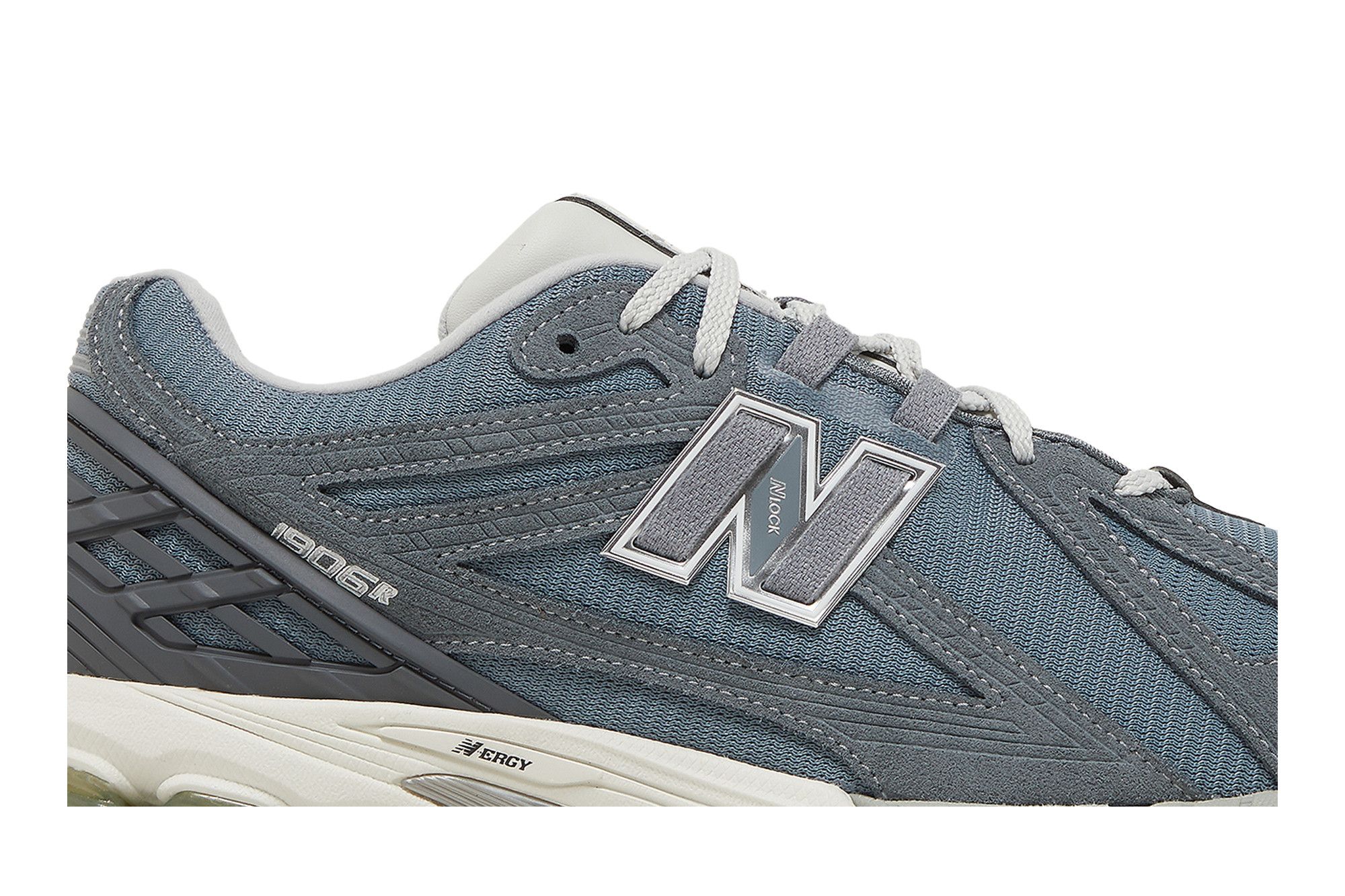 Lookbook New Balance 1906R '鈦金屬' M1906RV