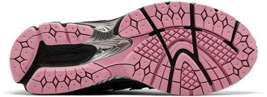Shop New Balance 1906R 黑色低筒跑鞋 舒適耐穿 U1906RCU