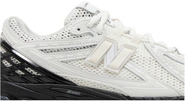 New Balance 1906R Comme des Garcons Pria Putih M1906RCO Order New Balance 1906R Comme des Garcons Pria Putih M1906RCO