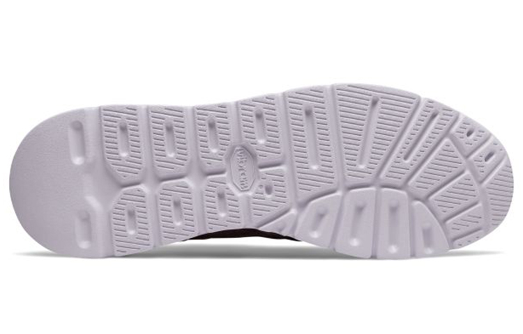 Shop New Balance 1978系列 Winter Peaks 復古低筒休閒跑步鞋 棕色 美製