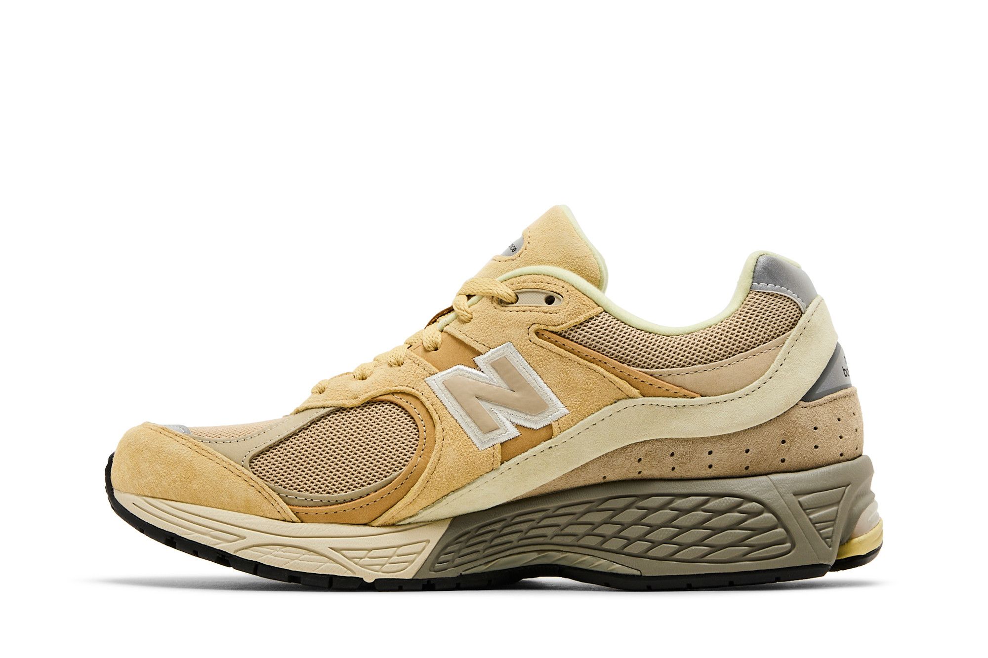 Lookbook New Balance 2002R ''AURALEE Gelb Beige'' M2002RE1