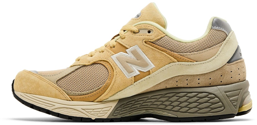 New Balance 2002R ''AURALEE Gelb Beige'' M2002RE1 Lookbook New Balance 2002R ''AURALEE Gelb Beige'' M2002RE1