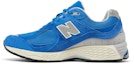 Lookbook New Balance 2002R 'Cobalt Silver Mink' dalam Warna Biru dan Perak. M2002RHU