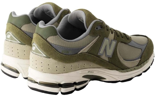 New Balance 2002R 'Hijau Zaitun Gelap' U2002RCA Lookbook New Balance 2002R 'Hijau Zaitun Gelap' U2002RCA