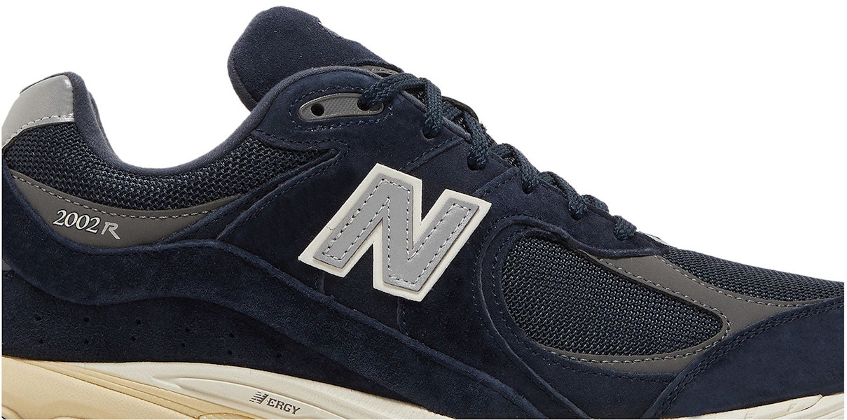 New Balance 2002R 'Eclipse Castlerock' M2002RCA Lookbook New Balance 2002R 'Eclipse Castlerock' M2002RCA