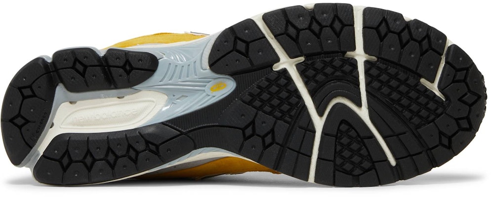 뉴발란스 2002R '계란 노른자' M2002RHT Shop 뉴발란스 2002R '계란 노른자' M2002RHT