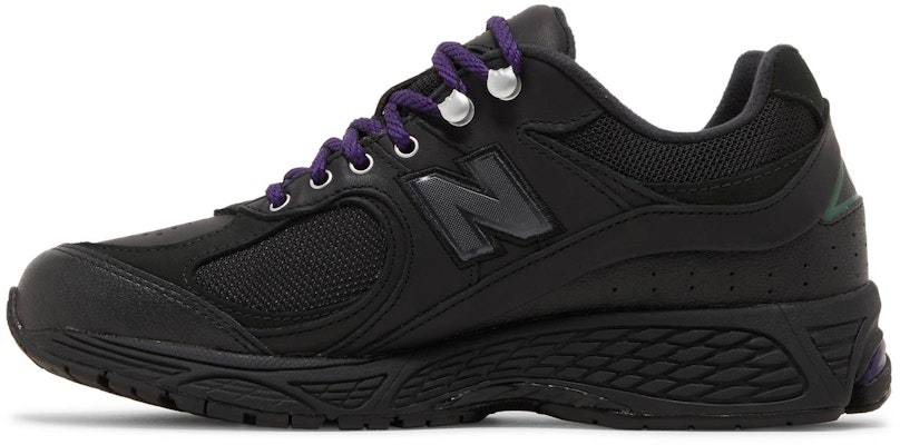 New Balance 2002R 'Hiking Pack - Hitam' M2002RWN Lookbook New Balance 2002R 'Hiking Pack - Hitam' M2002RWN