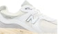 New Balance 2002R 'Koleksi Kulit - Putih Emas' M2002RIA