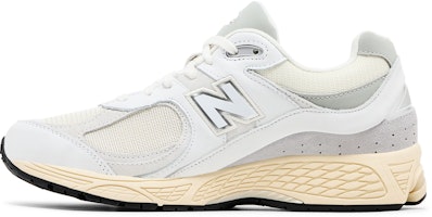 New Balance 2002R 'Leather Pack - Putih Emas' M2002RIA Lookbook New Balance 2002R 'Leather Pack - Putih Emas' M2002RIA