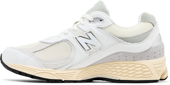 New Balance 2002R 'Leather Pack - Putih Emas' M2002RIA Lookbook New Balance 2002R 'Leather Pack - Putih Emas' M2002RIA