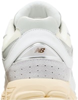 New Balance 2002R 'Leather Pack - Putih Emas' M2002RIA Sizing New Balance 2002R 'Leather Pack - Putih Emas' M2002RIA