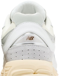 New Balance 2002R 'Leather Pack - Putih Emas' M2002RIA Sizing New Balance 2002R 'Leather Pack - Putih Emas' M2002RIA