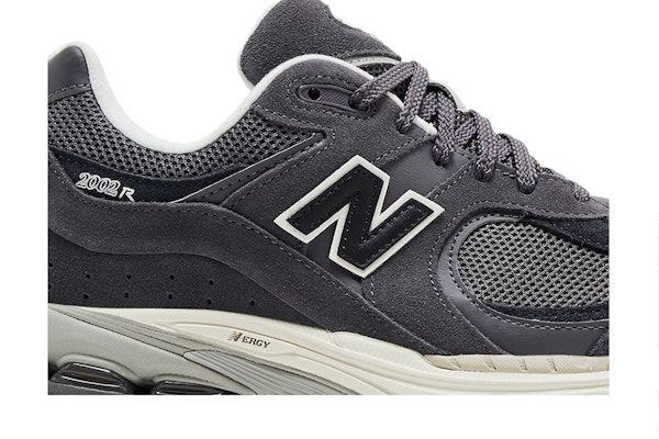 New Balance 2002R ''Monochrome Suede Pack - Kelabu'' M2002RFL Order New Balance 2002R ''Monochrome Suede Pack - Kelabu'' M2002RFL